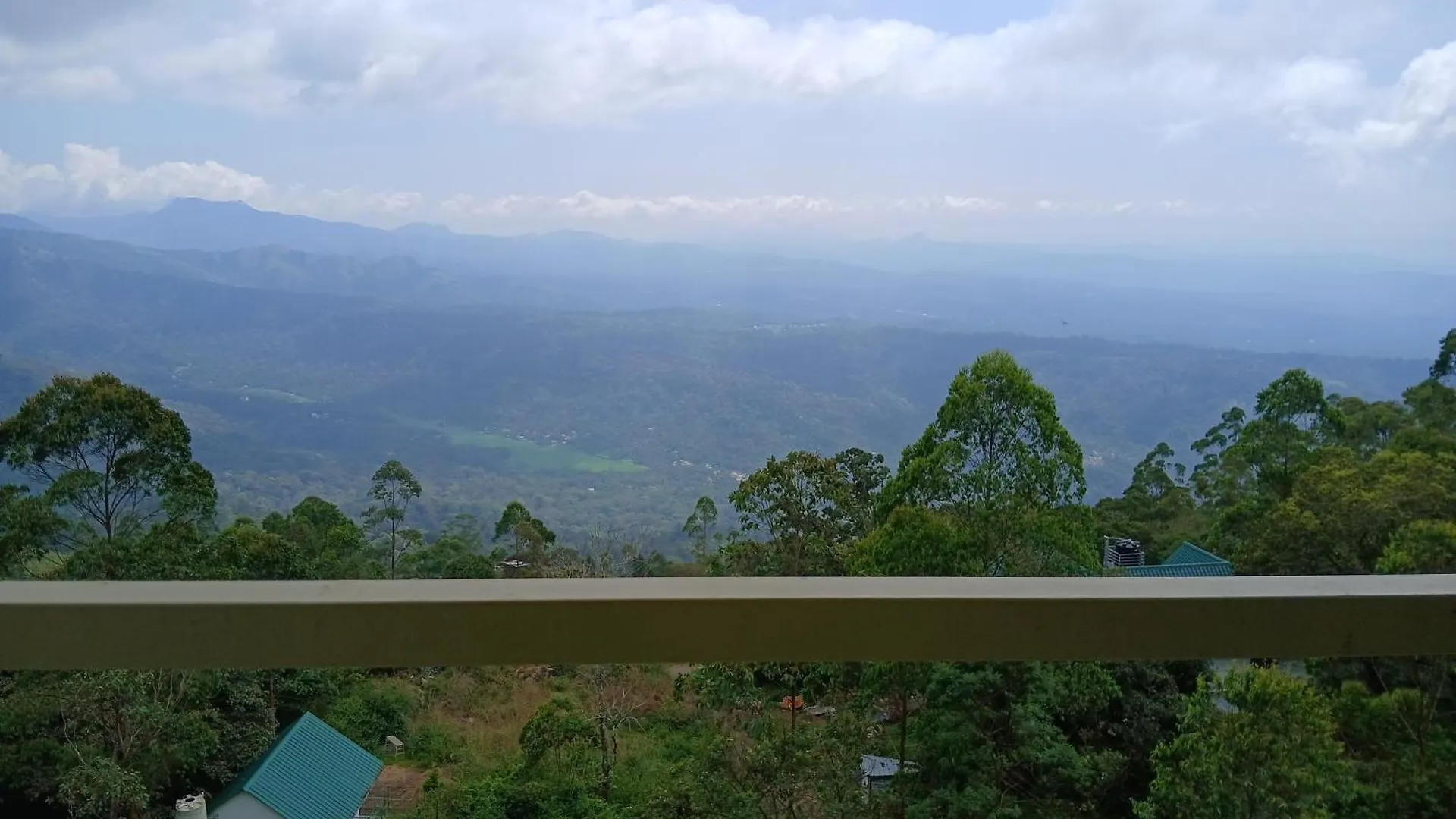 ***  Sky Elanza Hotel Munnar India